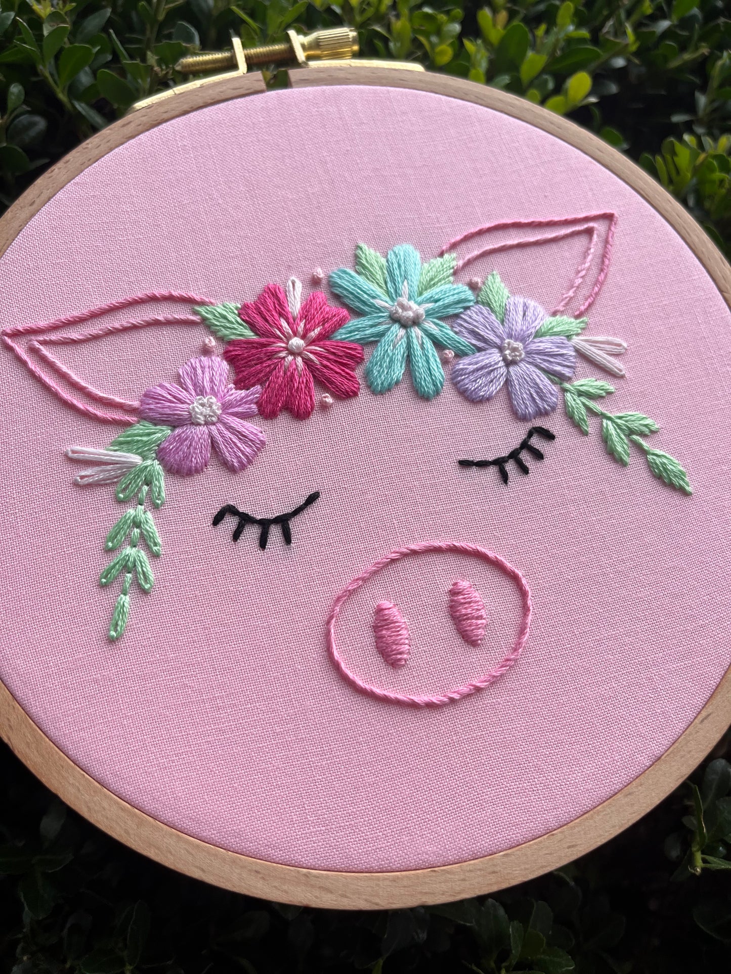 PDF Pattern - Petal Pig, Flower Crown Pig, Beginner/Intermediate Floral Hand Embroidery Pattern