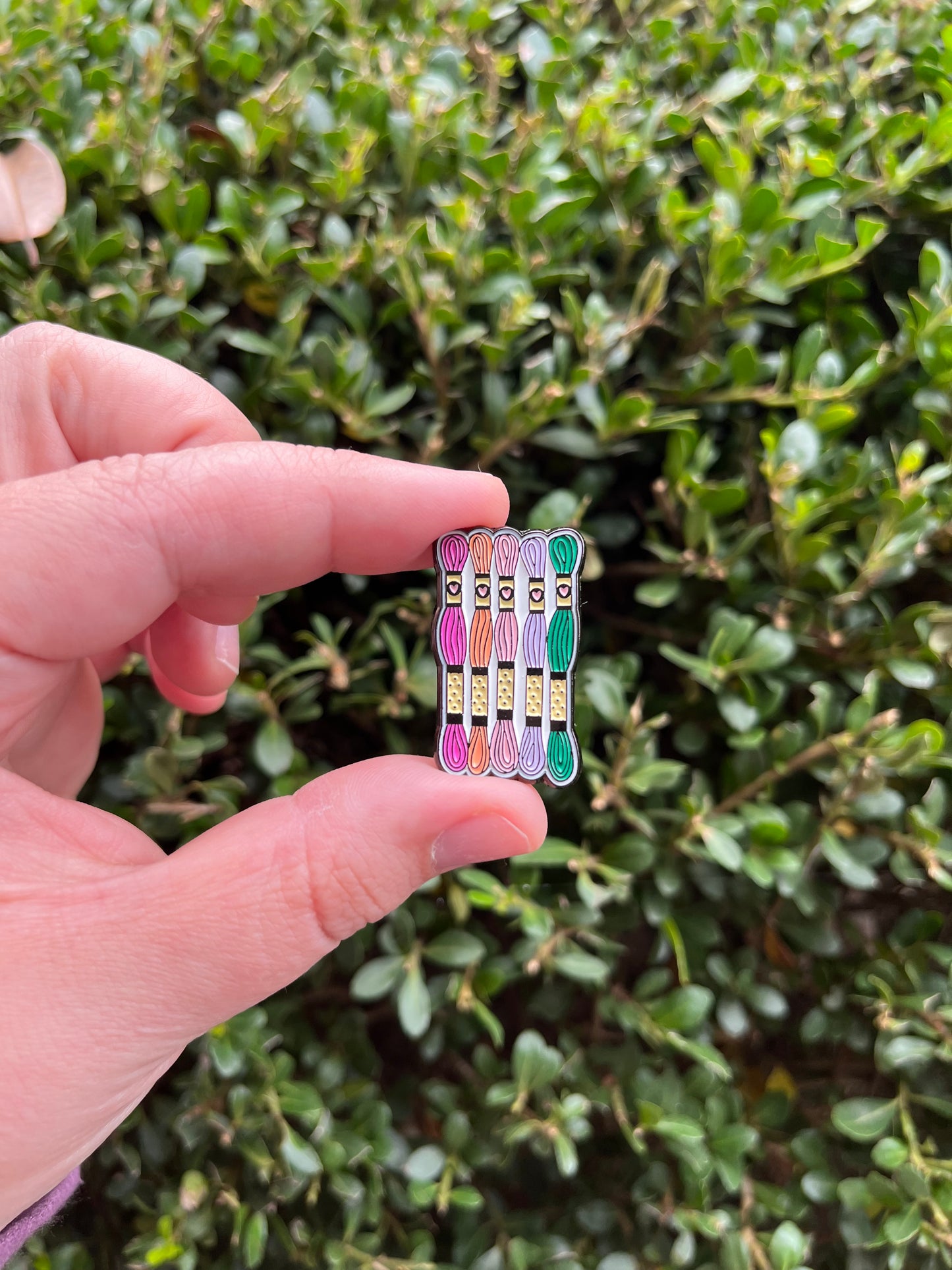Enamel Floss Skein Needle Minder - Embroidery Accesory