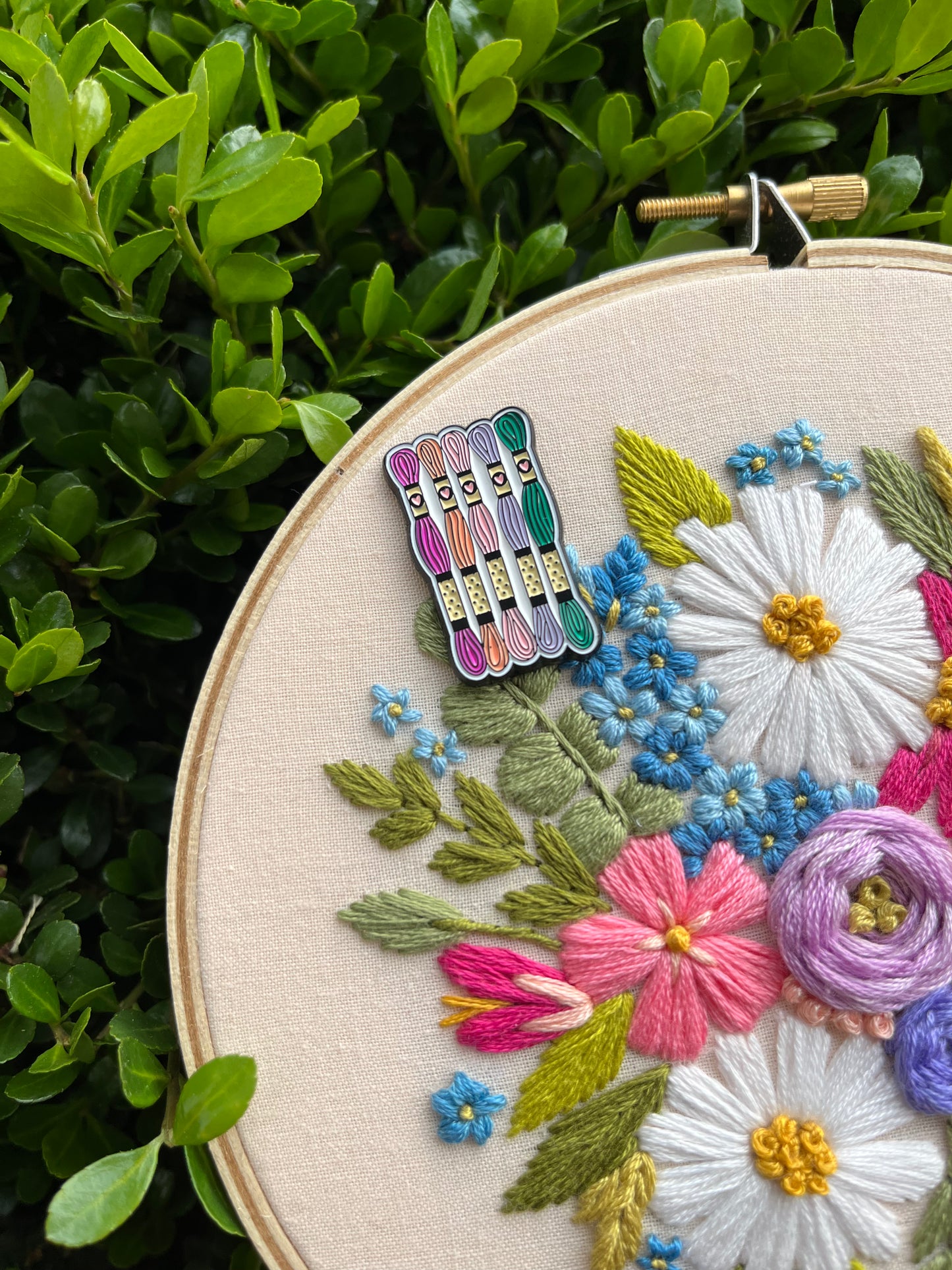 Enamel Floss Skein Needle Minder - Embroidery Accesory