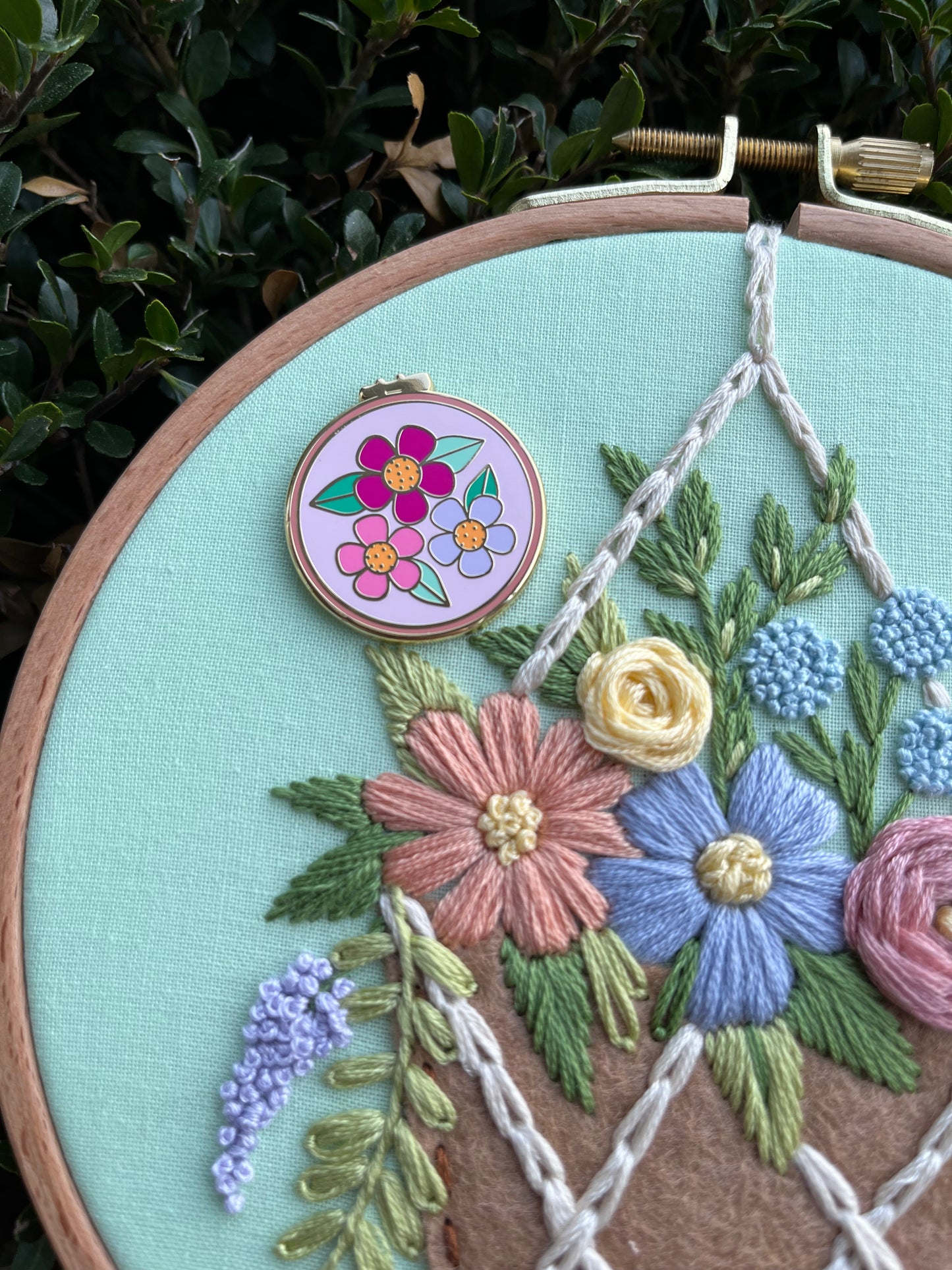 Floral Hoop Enamel Needle Minder - Embroidery Accesory/Needle Magnet