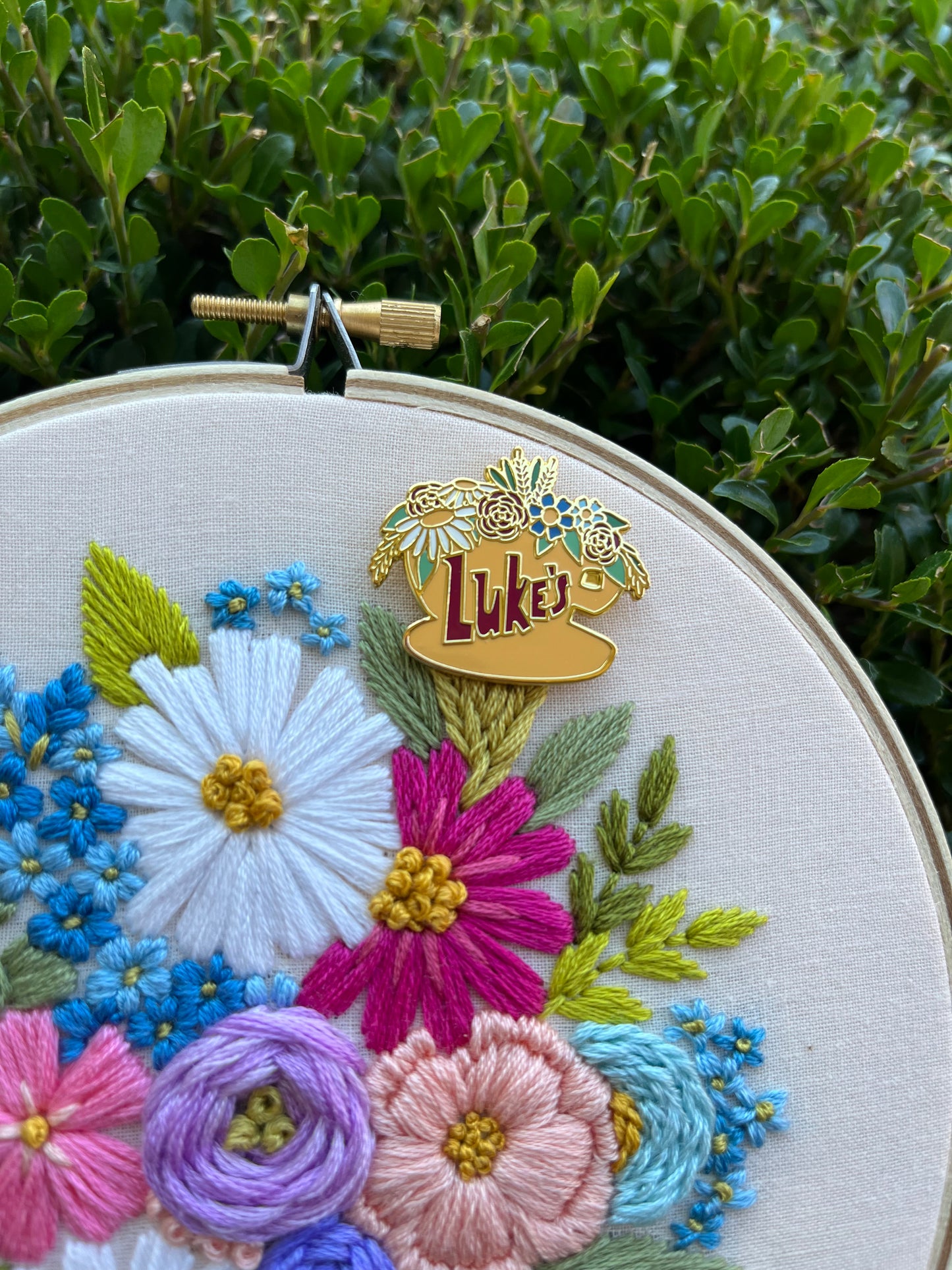 Luke’s Diner Hard Enamel Needle Minder - Gilmore Girls Embroidery Accesory/Needle Magnet
